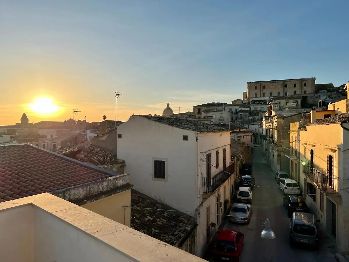 Terrace- Walk To Porta Reale And Cafes - La Casa Della Pietra - Near Wine Tasting Lägenhet Noto