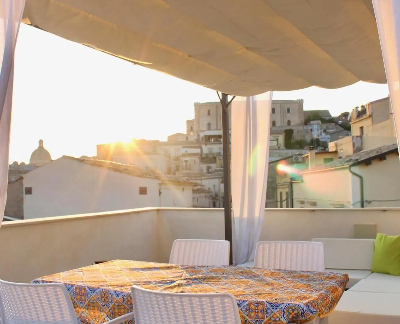 Terrace- Walk To Porta Reale And Cafes - La Casa Della Pietra - Near Wine Tasting Lägenhet Noto