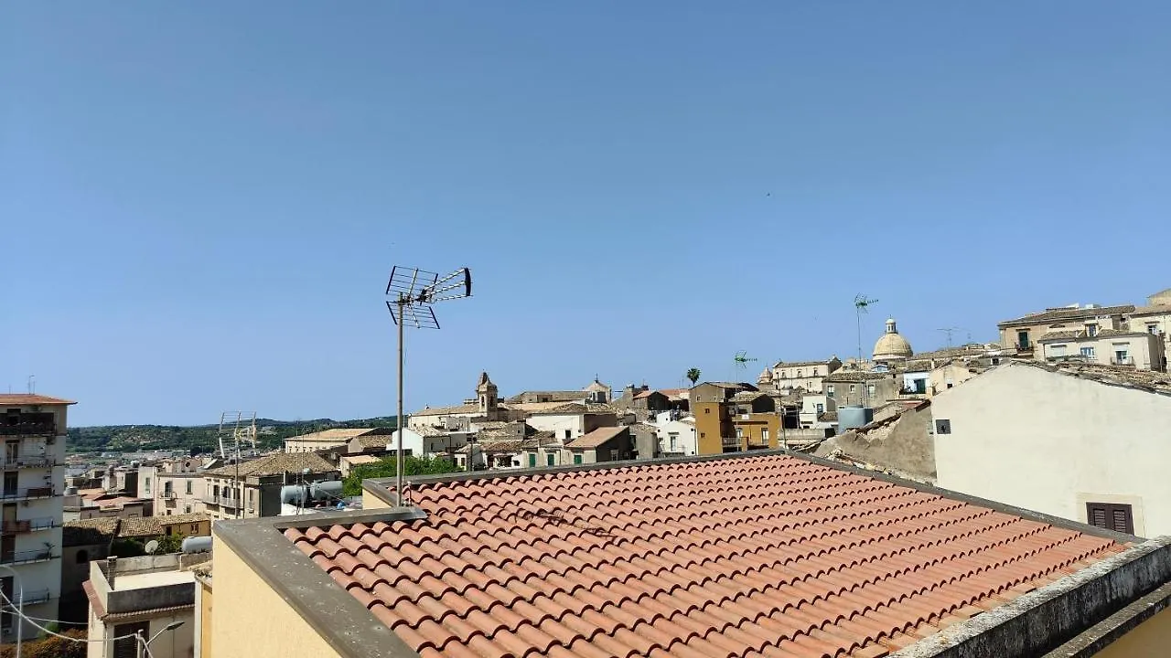 Terrace- Walk To Porta Reale And Cafes - La Casa Della Pietra - Near Wine Tasting Apartment Noto