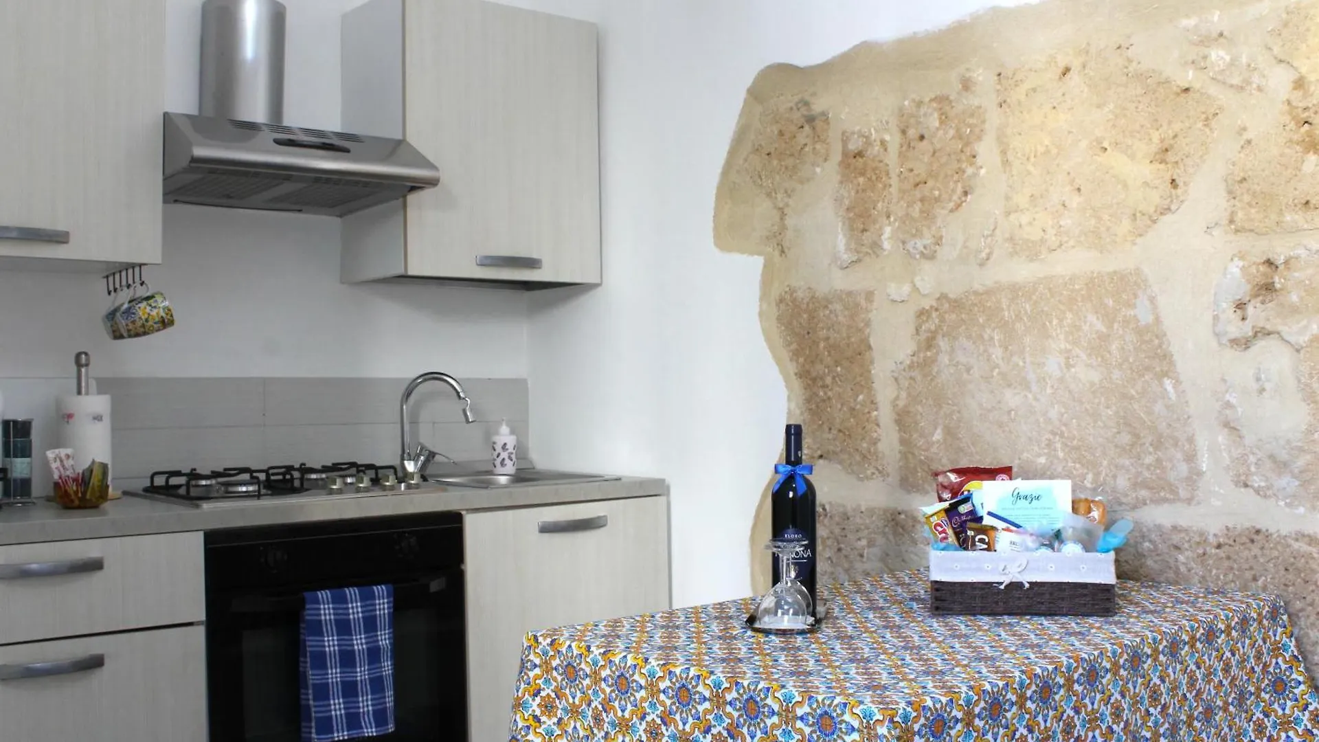 Terrace- Walk To Porta Reale And Cafes - La Casa Della Pietra - Near Wine Tasting Apartment Noto 0*,