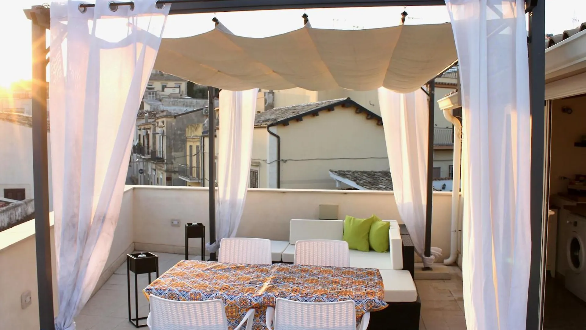 Terrace- Walk To Porta Reale And Cafes - La Casa Della Pietra - Near Wine Tasting Apartment Noto